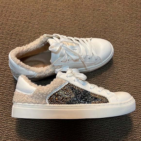 White sneakers - Picture 3 of 6